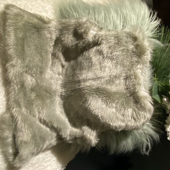 Gymboree Girls Grey Faux vest - Picture 4 of 4